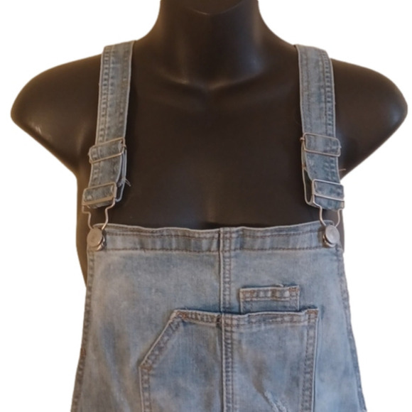 Almost famous Overall jeanshorts.Size 11. Great used condition,  no flaws. - Picture 2 of 12